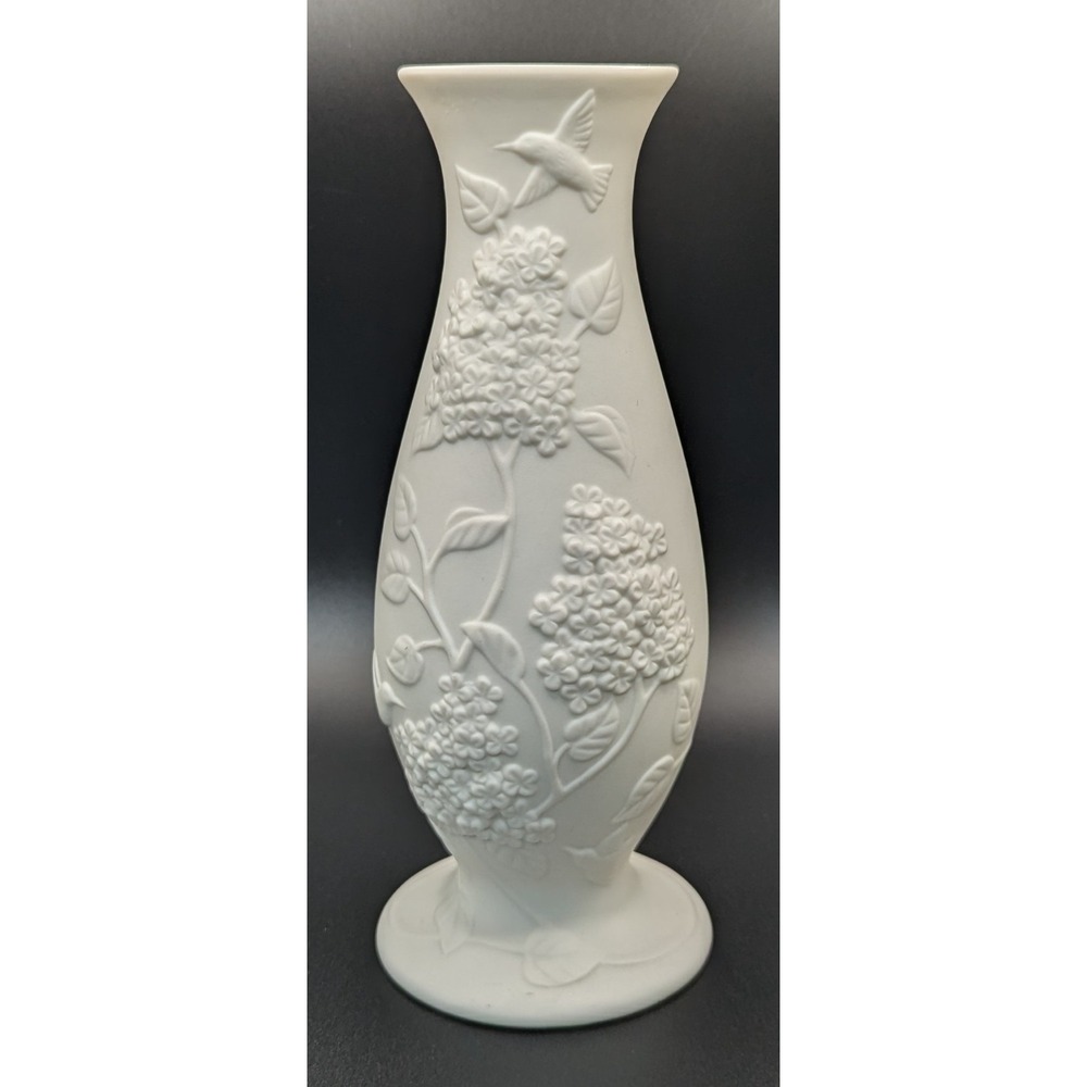Cheryl Johnson for Goebel White Bisque Porcelain Hummingbirds and Lilacs Vase‎
